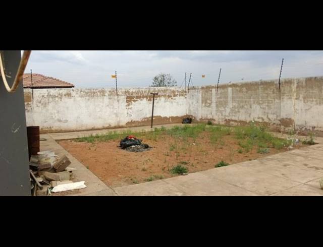 2 BEDROOM HOUSE FOR SALE IN PROTEA GLEN EXT